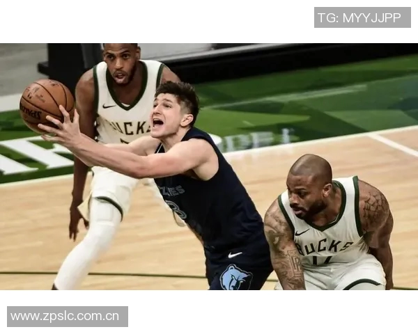 格雷森阿伦状态火热近三场场均24分助攻和抢断表现抢眼正负值高达19