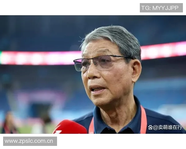 吕文君分享夺冠喜悦与恩师徐根宝合影重温崇明足球情怀