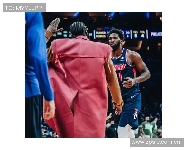 76人客战绿军登机照曝光恩比德微笑乌布雷粉色拖鞋引关注